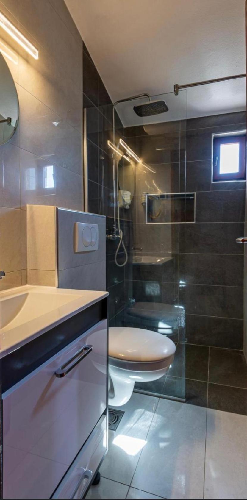 Hotel Garni Ideal Подгориця Екстер'єр фото