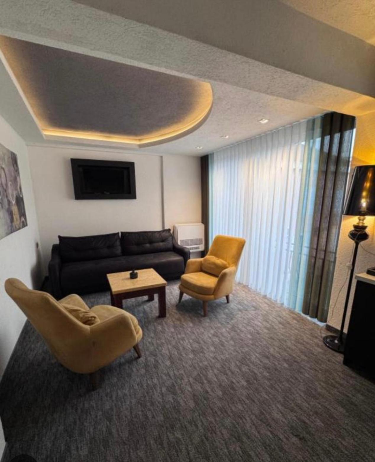 Hotel Garni Ideal Подгориця Екстер'єр фото